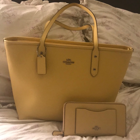 Coach purse and wallet - Picture 4 of 4